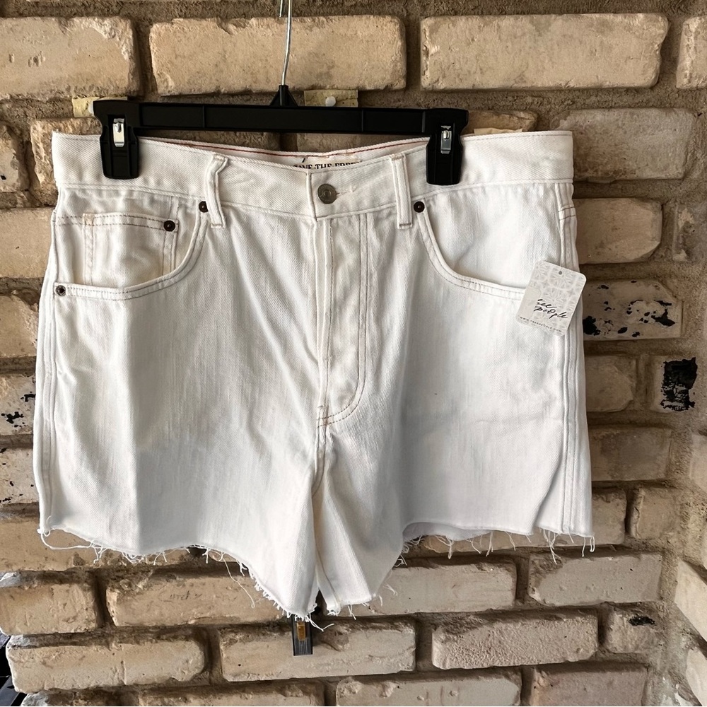 We The Free   Free People women white mid rise short shorts.